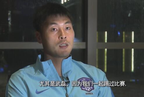 “地球男”张申然（古天乐 饰）向程子欣（高圆圆 饰）求婚掉败，终究不敌“火星男”方启宏（吴彦祖 饰）申然重返情场，便和“女股神”杨鸯鸯（杨千嬅 饰）睁开爱情。这一次，却又遭受强敌“法国男”程子建（周渝平易近 饰）。申然惧怕“悲剧”重演，欲和鸯鸯速定毕生。天意弄人，子欣竟是鸯鸯部属， 从头呈现在申然面前，令他方寸年夜乱。看似花心的申然，实则情伤不浅…… 　　子建痴心鸯鸯，鸯鸯苦等申然，申然难忘子欣，子欣待嫁启宏。五小我，四段豪情，最爱是谁？